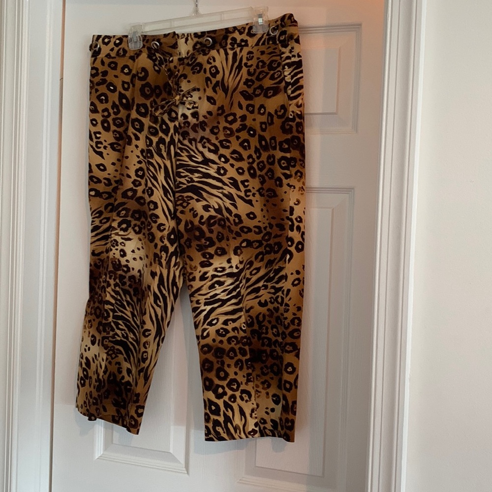 Versailles vintage  womens leopard capris